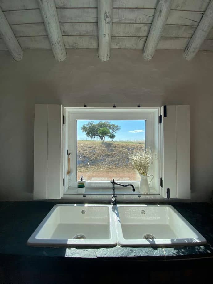 Monte das 7 Oliveiras Monte tipicamente Alentejano, com Piscina de vista infinita e lareira. Na região do Alto Alentejo (Evora)