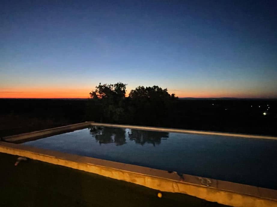Monte das 7 Oliveiras Monte tipicamente Alentejano, com Piscina de vista infinita e lareira. Na região do Alto Alentejo (Evora)