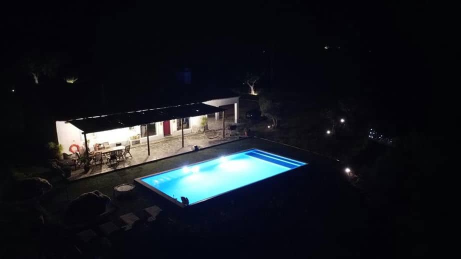 Monte das 7 Oliveiras Monte tipicamente Alentejano, com Piscina de vista infinita e lareira. Na região do Alto Alentejo (Evora)