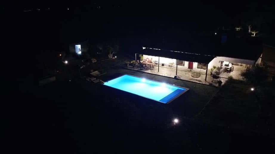 Monte das 7 Oliveiras Monte tipicamente Alentejano, com Piscina de vista infinita e lareira. Na região do Alto Alentejo (Evora)