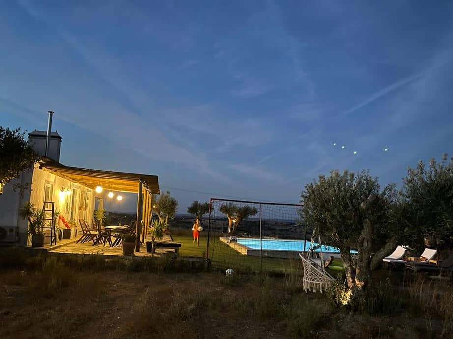 Monte das 7 Oliveiras Monte tipicamente Alentejano, com Piscina de vista infinita e lareira. Na região do Alto Alentejo (Evora)