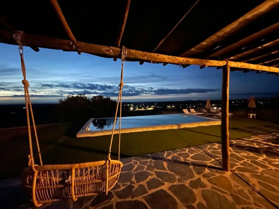 Monte das 7 Oliveiras Monte tipicamente Alentejano, com Piscina de vista infinita e lareira. Na região do Alto Alentejo (Evora)