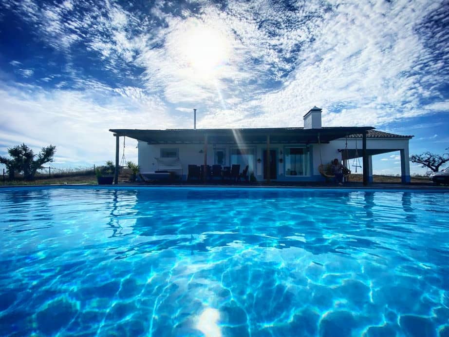 Monte das 7 Oliveiras Monte tipicamente Alentejano, com Piscina de vista infinita e lareira. Na região do Alto Alentejo (Evora)
