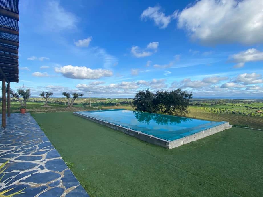 Monte das 7 Oliveiras Monte tipicamente Alentejano, com Piscina de vista infinita e lareira. Na região do Alto Alentejo (Evora)