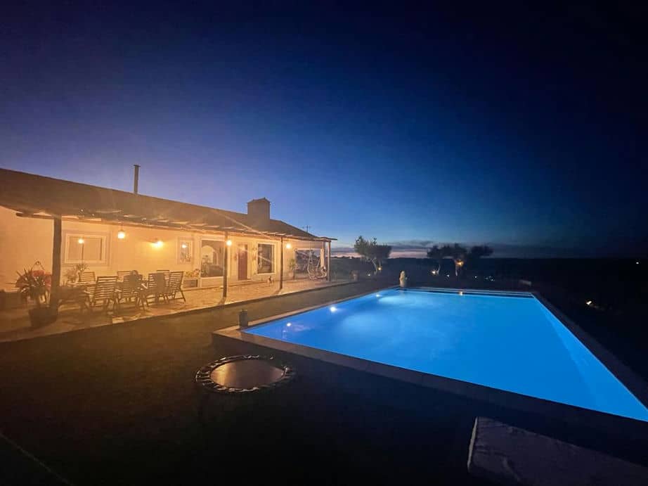 Monte das 7 Oliveiras Monte tipicamente Alentejano, com Piscina de vista infinita e lareira. Na região do Alto Alentejo (Evora)