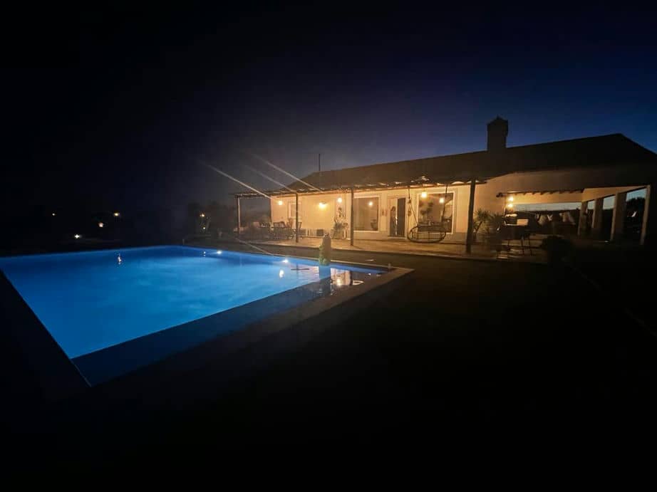 Monte das 7 Oliveiras Monte tipicamente Alentejano, com Piscina de vista infinita e lareira. Na região do Alto Alentejo (Evora)
