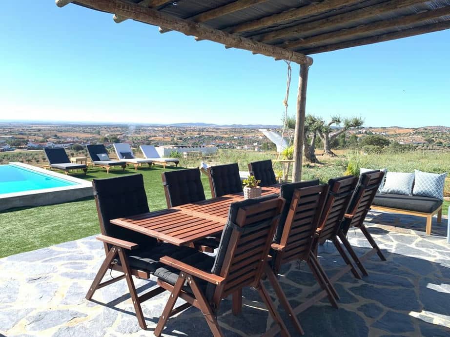 Monte das 7 Oliveiras Monte tipicamente Alentejano, com Piscina de vista infinita e lareira. Na região do Alto Alentejo (Evora)